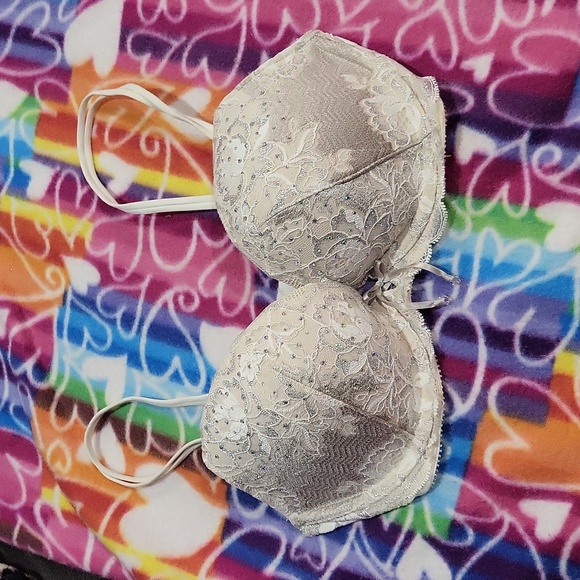 Victoria's Secret Bra - Picture 1 of 10